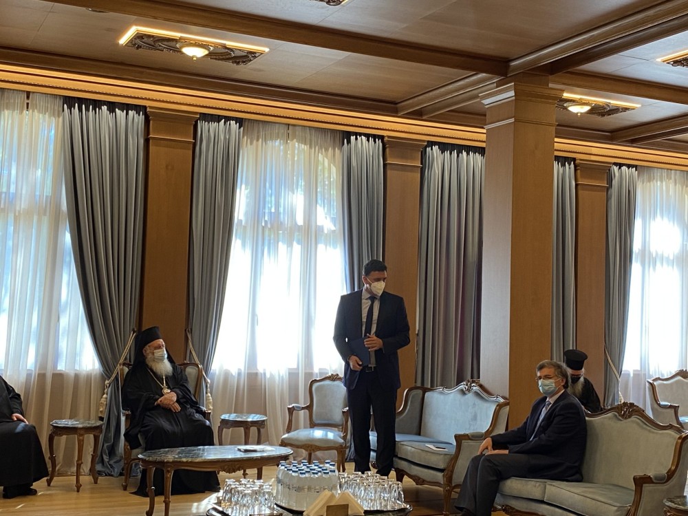 Ιερώνυμος: Συνοδοιπόρος η Εκκλησία στην προσπάθεια για το καλό του λαού