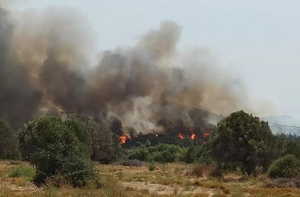Ρόδος: Συνεχίζεται η «μάχη» με τη φωτιά-Μερική διακοπή ηλεκτροδότησης