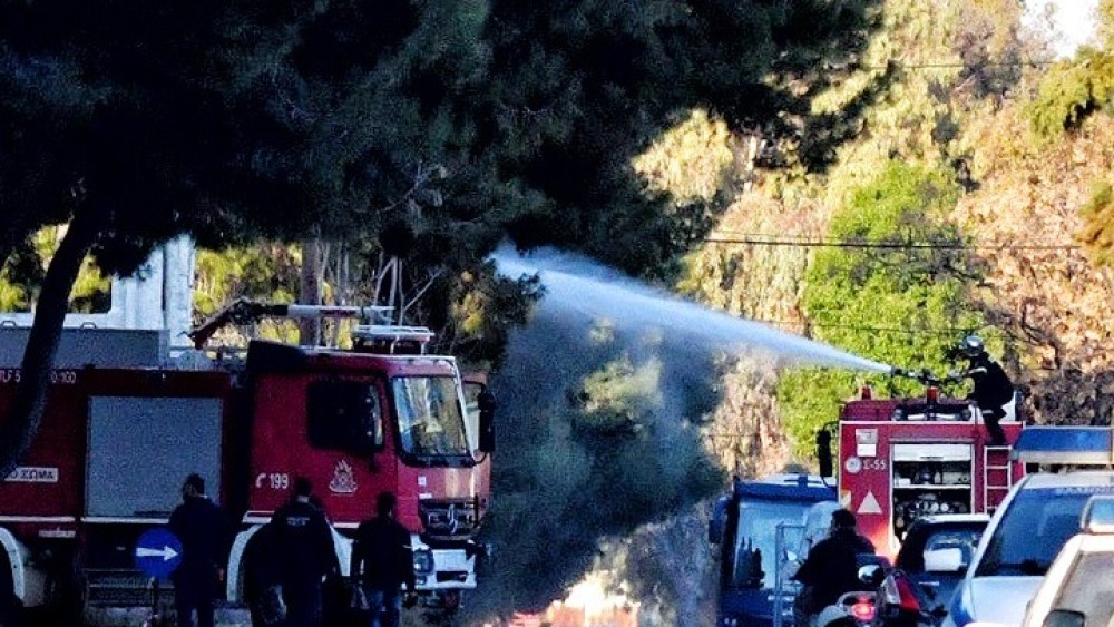 Υπό έλεγχο η φωτιά που εκδηλώθηκε στο λόφο Αράπη στο Βύρωνα