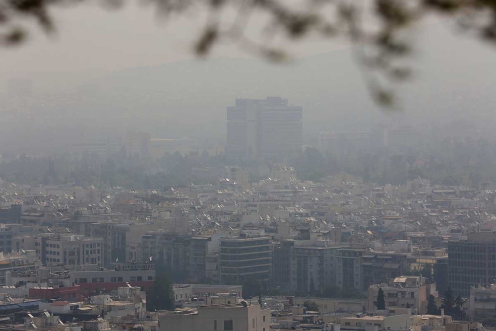 Έκκληση του ΥΠΕΝ για τον καύσωνα: Μειώστε τη χρήση ΙΧ, βάλτε βενζίνη όταν νυχτώσει