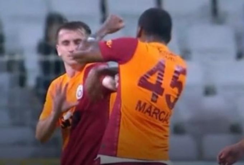 Έδωσε μπουνιά σε συμπαίκτη του και αποβλήθηκε ο Μαρκάο της Γαλατά! (vid)