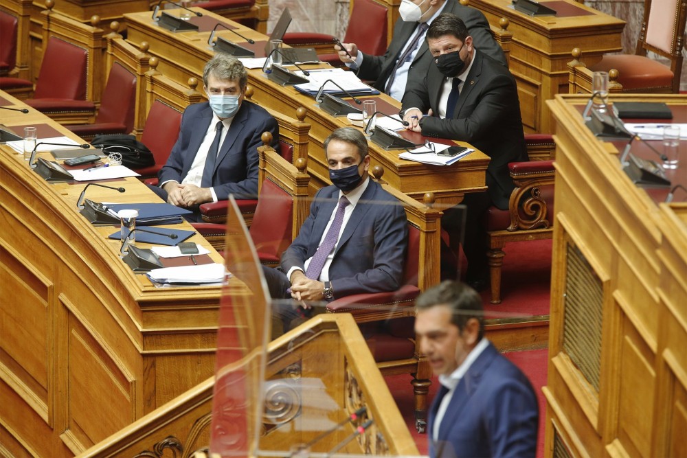 Τραγική παρουσία Τσίπρα: Τρεμάμενος, φοβισμένος και χυδαίος