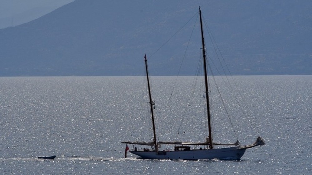 Θρίλερ με Ισπανό επιχειρηματία που έπεσε από ιστιοφόρο στο Ιόνιο: Η σύζυγός του έμεινε 3 ημέρες στο ακυβέρνητο σκάφος