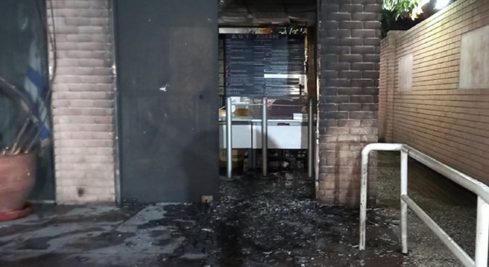 Επίθεση με βαριοπούλες στη ΔΟΥ Χολαργού και με μολότοφ στο ΚΕΠΥΟ Μοσχάτου