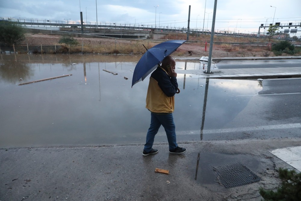 Kακοκαιρία &#8220;Μπάλλος&#8221;: Άνοιξαν Κηφισός και Παραλιακή-Κλειστά σχολεία και δημόσιες υπηρεσίες