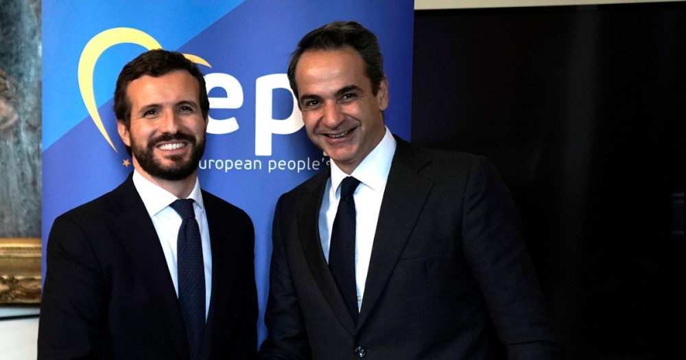 Ο Κασάδο αντιγράφει τη συνταγή νίκης του Μητσοτάκη