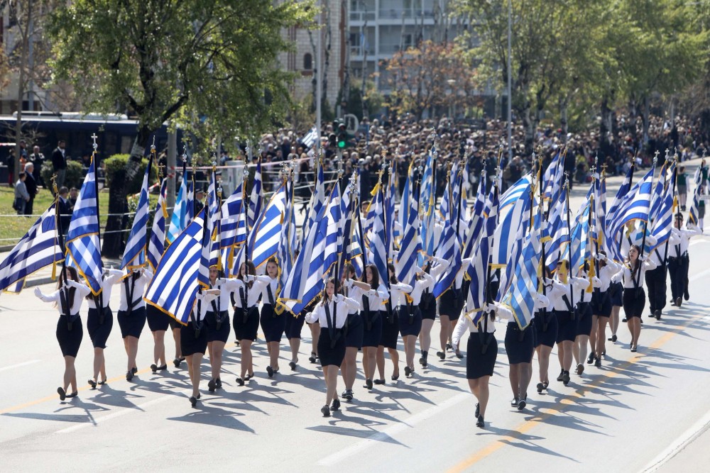 Μπουλμπασάκος – «Οι παρελάσεις είναι τα νέα κορωνοπάρτι»