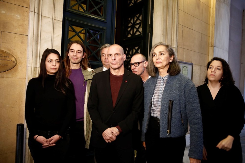 Με τους θεσμούς και τη Μάγδα Φύσσα δεν παίζουν