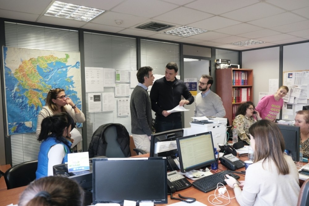 Στο Κέντρο Επιχειρήσεων του ΕΟΔΥ ο Βασίλης Κικίλιας