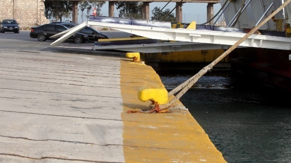 Στον όρμο της Νεάπολης Βοιών ρυμουλκείται το ακυβέρνητο φορτηγό πλοίο «AEOLOS»