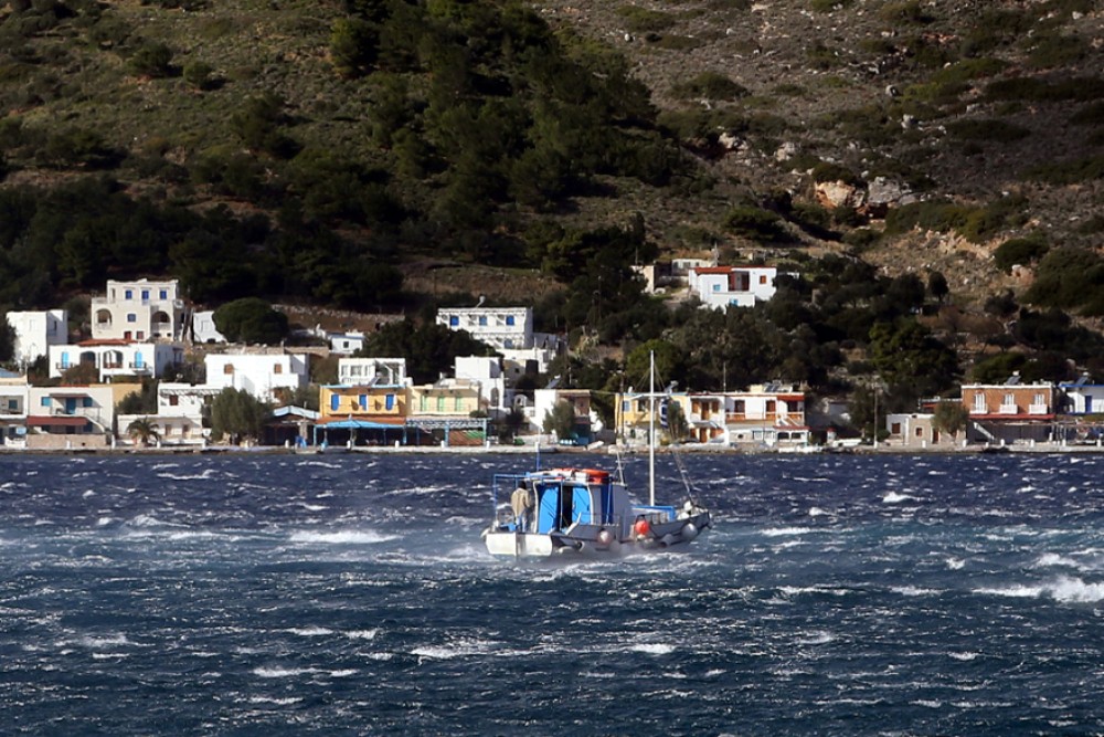 Ο καιρός σήμερα: Αισθητή πτώση της θερμοκρασίας και ισχυροί βοριάδες