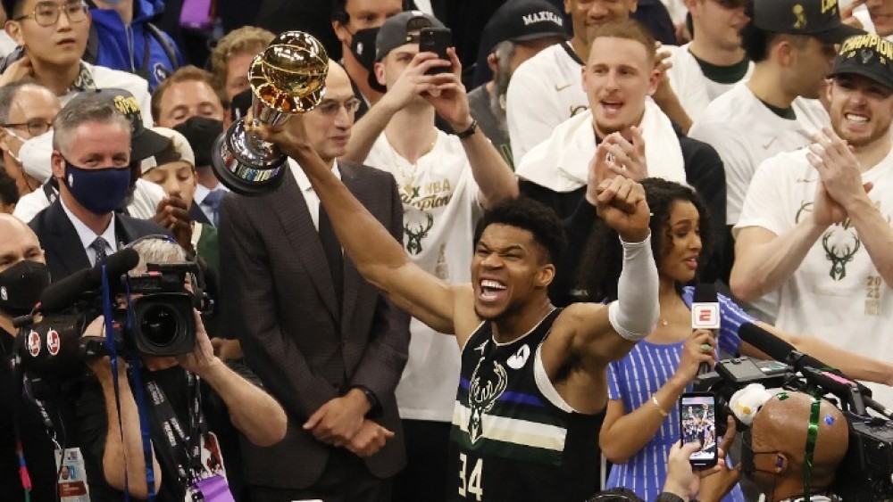 Giannis και Σάκκαρη οι κορυφαίοι της χρονιάς για τον ΠΣΑΤ