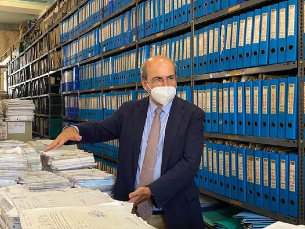 “Κόβει” τις άδειες των υπαλλήλων του ΕΦΚΑ ο Χατζηδάκης