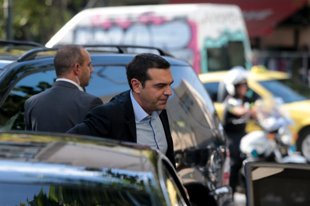&#8220;Eγκεφαλικά&#8221; στην Κουμουνδούρου &#8220;μοίρασε&#8221; ο Γιάννης Λούλης &#8211; «Χωρίς χάρισμα ο Ανδρουλάκης»