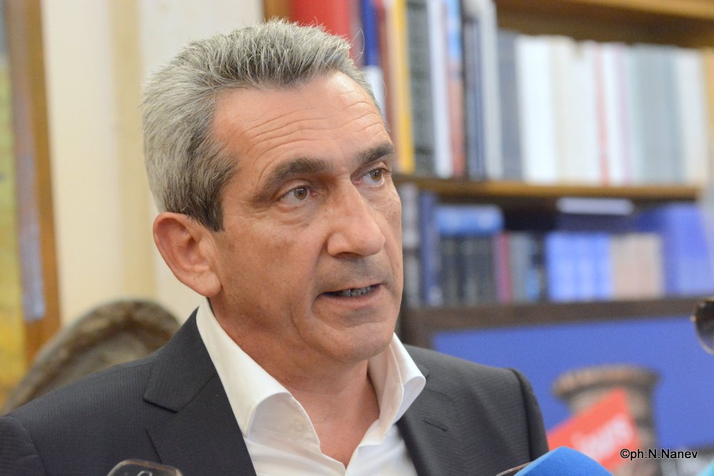 Βαρύ «πρόστιμο» σχεδόν 2 τρισ. ευρώ στον Περιφερειάρχη Ν. Αιγαίου &#8211; Από τους&#8230; «Έλληνες Αυτόχθονες Ιθαγενείς» (vid)
