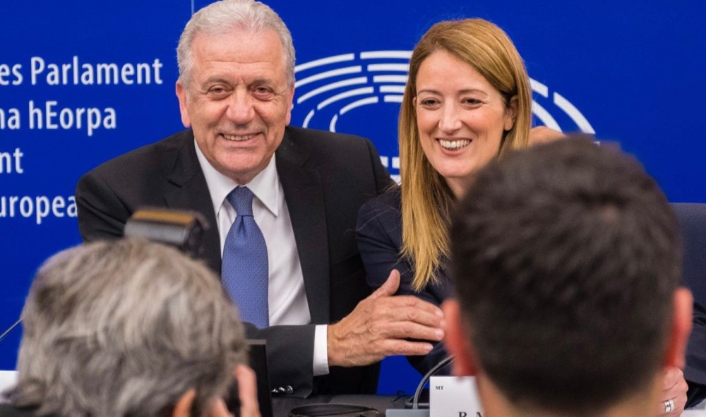 H φίλη του Δημήτρη Αβραμόπουλου, Ρομπέρτα Μετσόλα