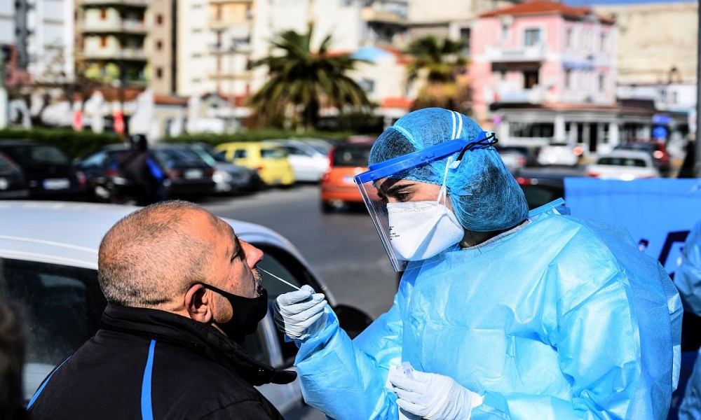 Κορωνοϊός-Βασιλακόπουλος: Εκτόνωση του κύματος κοντά στο Πάσχα