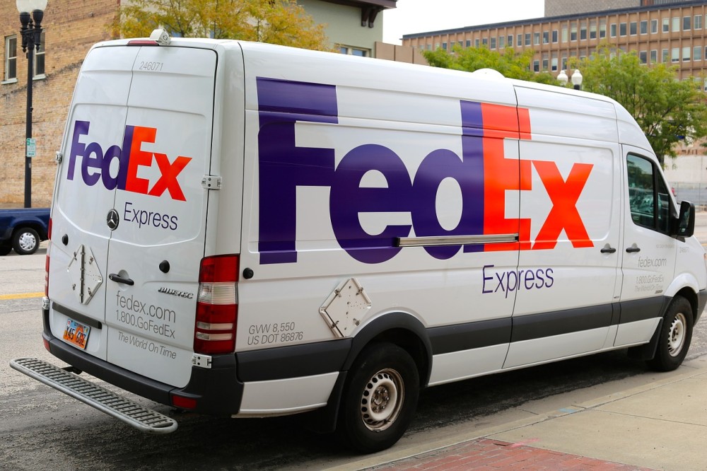 UPS και FedEx σταματούν τις υπηρεσίες διανομής σε Ρωσία και Ουκρανία