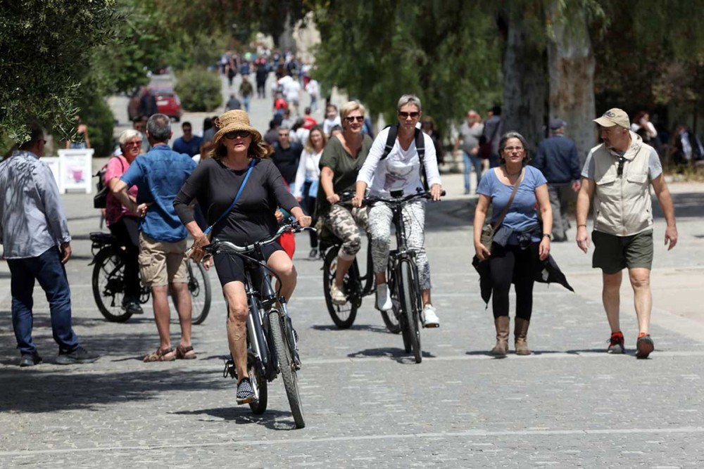 Γεωγραφική κατανομή κρουσμάτων: 4.594 στην Αττική, 1234 στη Θεσσαλονίκη