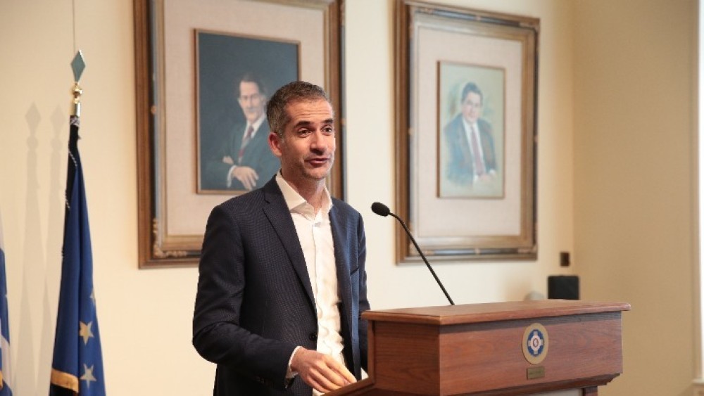 Ο Μπακογιάννης παρουσιάζει τις συμβάσεις της «Διπλής Ανάπλασης»