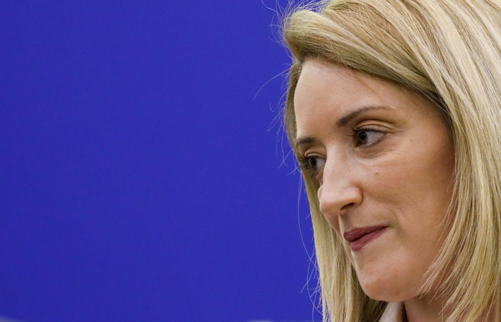 Ρομπέρτα Μέτσολα: Ας μην ξεχάσουμε τη Μαριούπολη