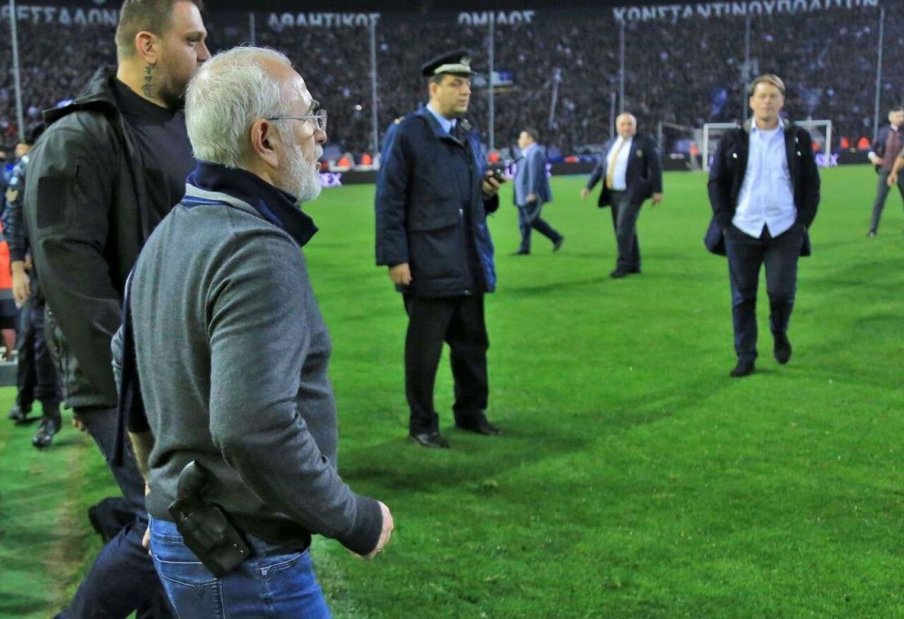 Η «Gazzetta», οι Ρώσοι ολιγάρχες, οι κυρώσεις και ο «Ιβάν Σαββίδης, με το πιστόλι στο γήπεδο»