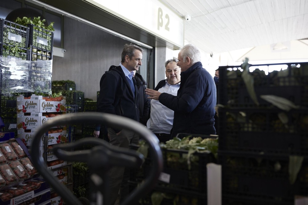 Στη Λαχαναγορά του Ρέντη ο πρωθυπουργός: Η κυβέρνηση λαμβάνει μέτρα στήριξης του αγροτικού κόσμου