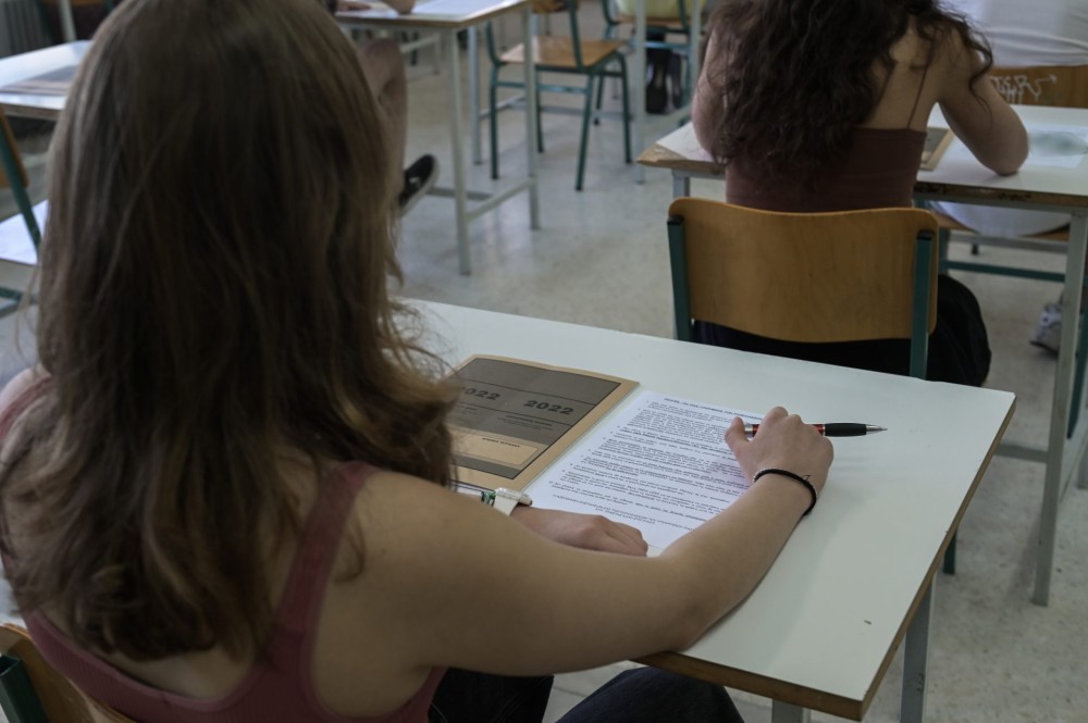 Πανελλαδικές: Τα θέματα στη Νεοελληνική Γλώσσα και Λογοτεχνία-Αναμενόμενα, αλλά δύσκολα