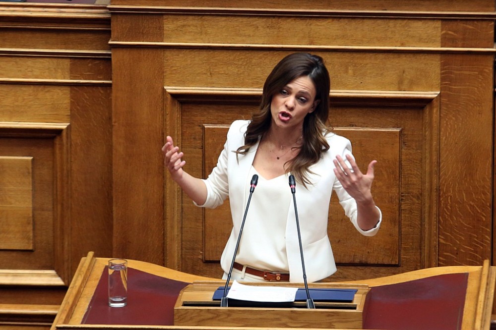 Πληρωμένη απάντηση από Αχτσιόγλου στα κομπλεξικά τρολ του διαδικτύου