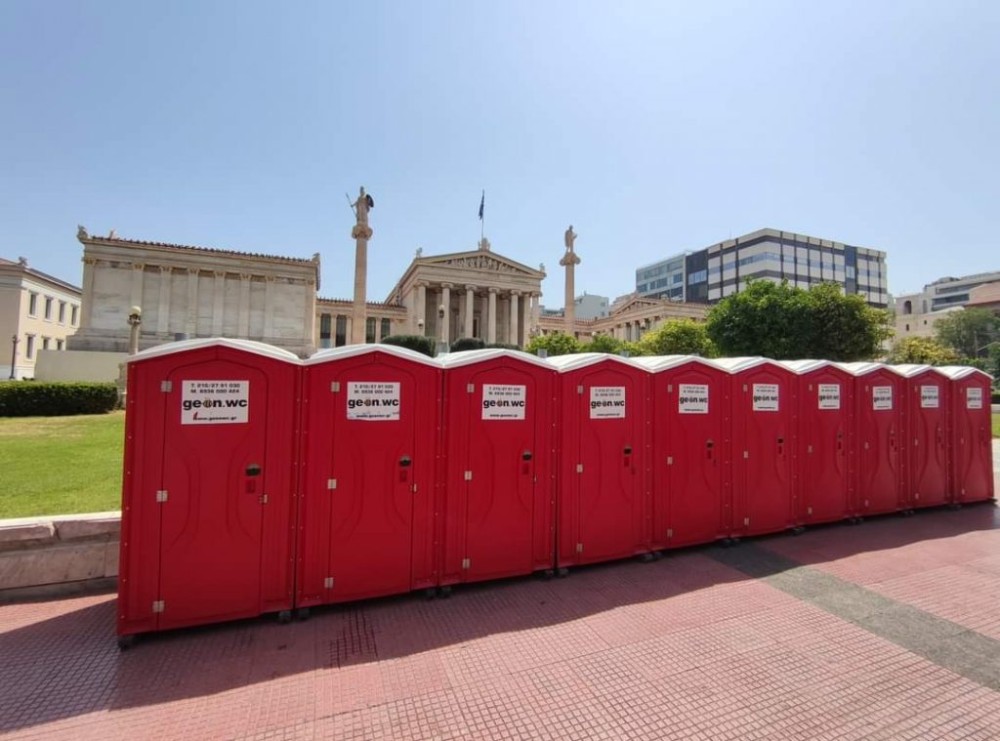 «Το ΠΑΜΕ τις τοποθέτησε» – Τι είπε ο Μπακογιάννης για τις χημικές τουαλέτες στην Πανεπιστημίου