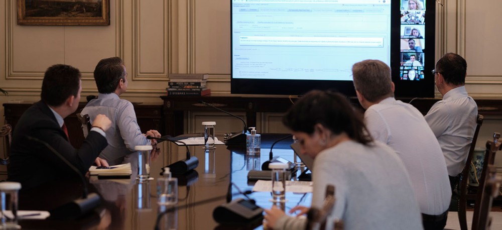 Δοκιμή της «άυλης» συνταγογράφησης σε τηλεδιάσκεψη με τον πρωθυπουργό