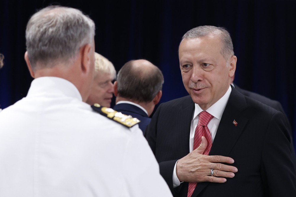 Τουρκική αντιπολίτευση κατά Ερντογάν: Μετά το “Μητσοτάκης γιοκ” ίσως γίνει και κουμπάρος του