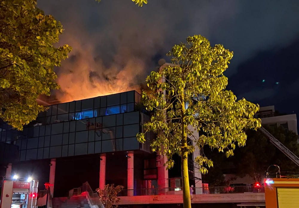 Ο Real και τα κομματικά trolls 