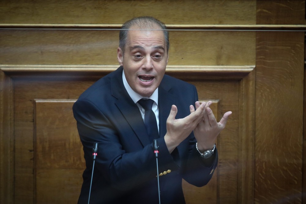 Βελοπουλική «σαλάτα»