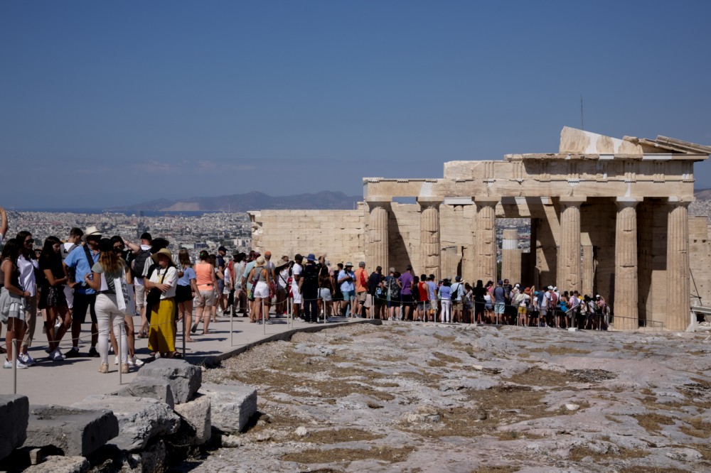Κικίλιας: Τα αυξημένα έσοδα από τον τουρισμό στηρίζουν τους Έλληνες