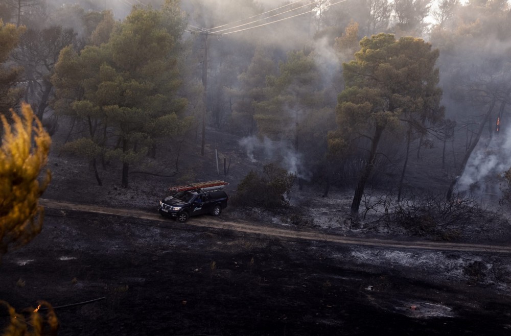 Σε επιφυλακή για τη φωτιά στη Θάσο