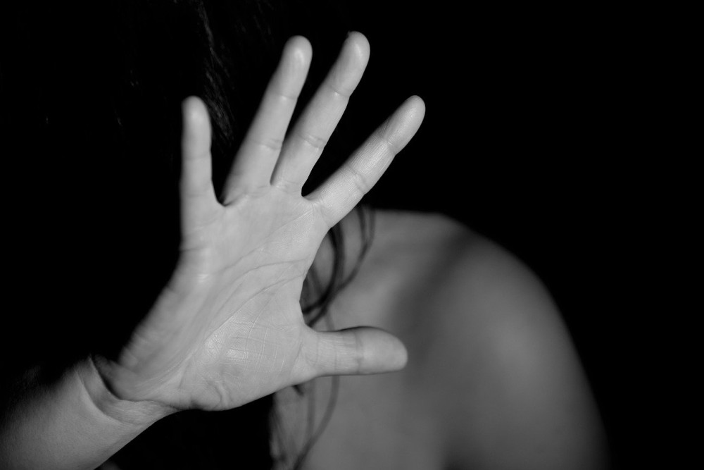 Σε διαθεσιμότητα τέθηκε ο 53χρονος αστυνομικός που κατηγορείται για ασέλγεια σε βάρος 14χρονης