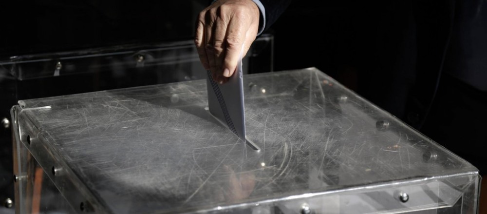 Φτιάχνουν τα ψηφοδέλτιά τους οι «τρεις μεγάλοι»: Μεγάλο στοίχημα τα νέα πρόσωπα