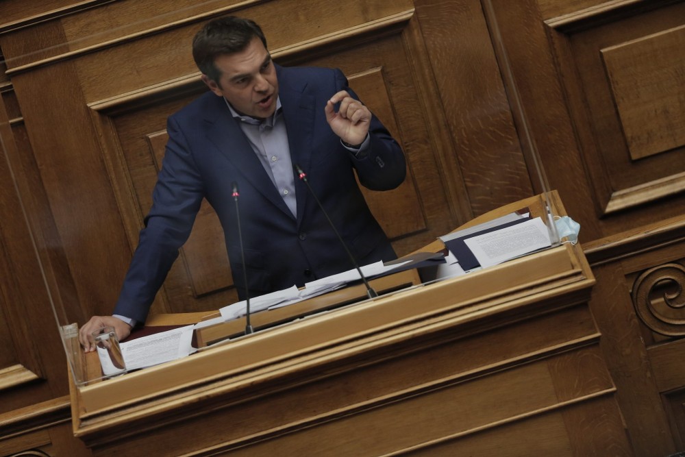 Αίτημα Τσίπρα σε Τασούλα για διακοπή των θερινών διακοπών της Βουλής