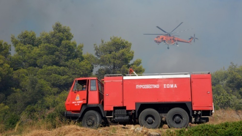 Πυρκαγιά σε δασική έκταση στον Βαρνάβα Αττικής: Δεν απειλεί σπίτια