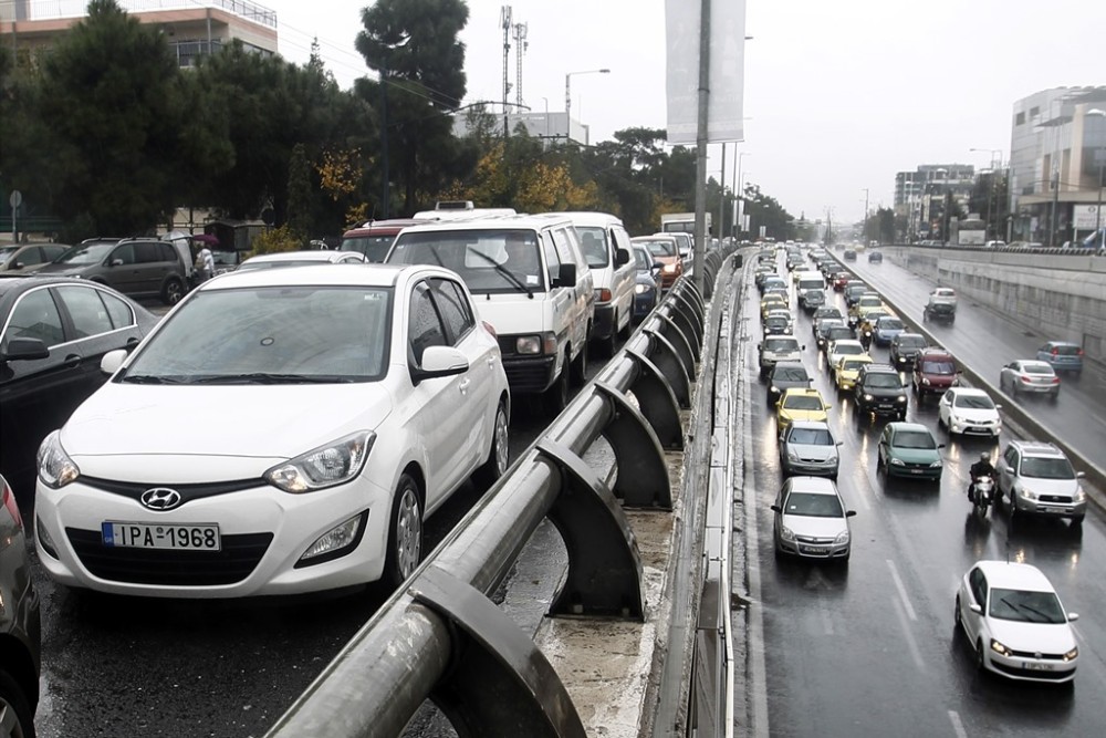 Η επιστροφή στα θρανία έφερε απόλυτο χάος στους δρόμους της Αττικής