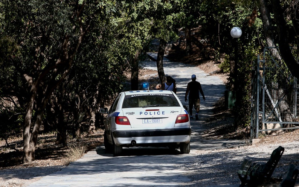 «Μάχη» στα Ζωνιανά σε μεγάλη αστυνομική επιχείρηση για χασισοφυτεία – Έπεσαν πέτρες και δακρυγόνα