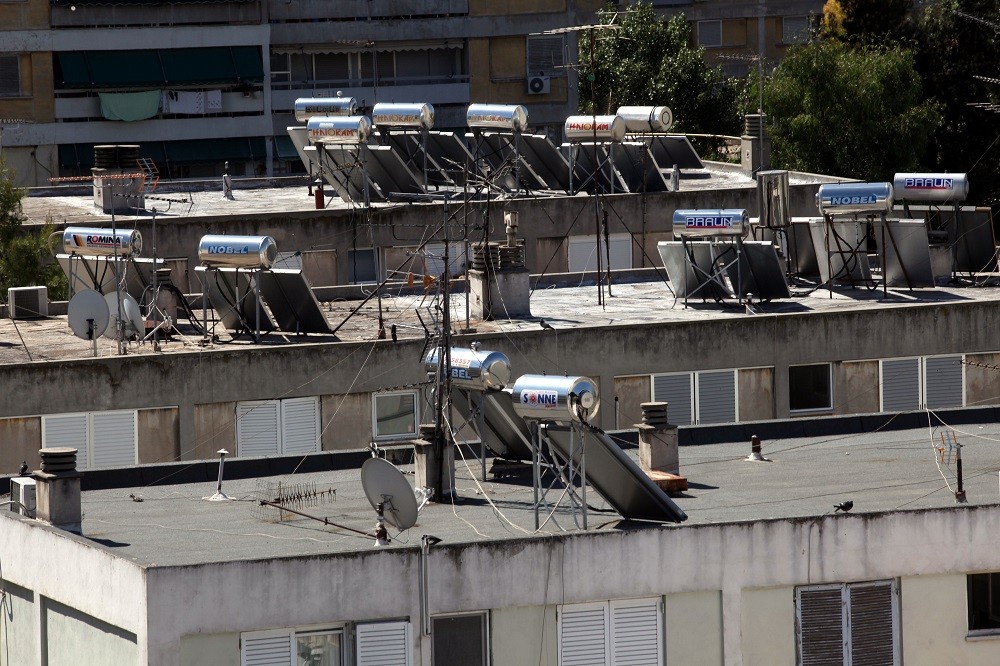 ΥΠΕΝ: 4 επιδοτούμενα προγράμματα για φωτοβολταϊκά, ηλιακούς