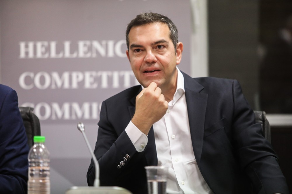 Ο Τσίπρας το έχει «πιάσει» ότι οι πολίτες τον… αγνοούν