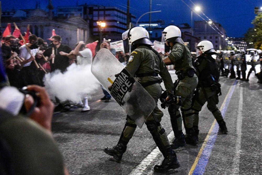 Θεσσαλονίκη: Συγκρούσεις κουκουλοφόρων και αστυνομικών- Οδομαχίες και χημικά