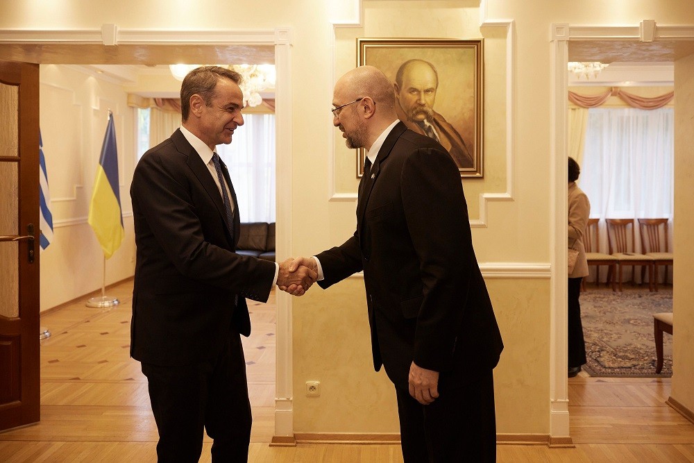 Μητσοτάκης στον Ουκρανό πρωθυπουργό: H Ελλάδα από θέση αρχής δεν θα δεχθεί καμία παραβίαση συνόρων με τη βία