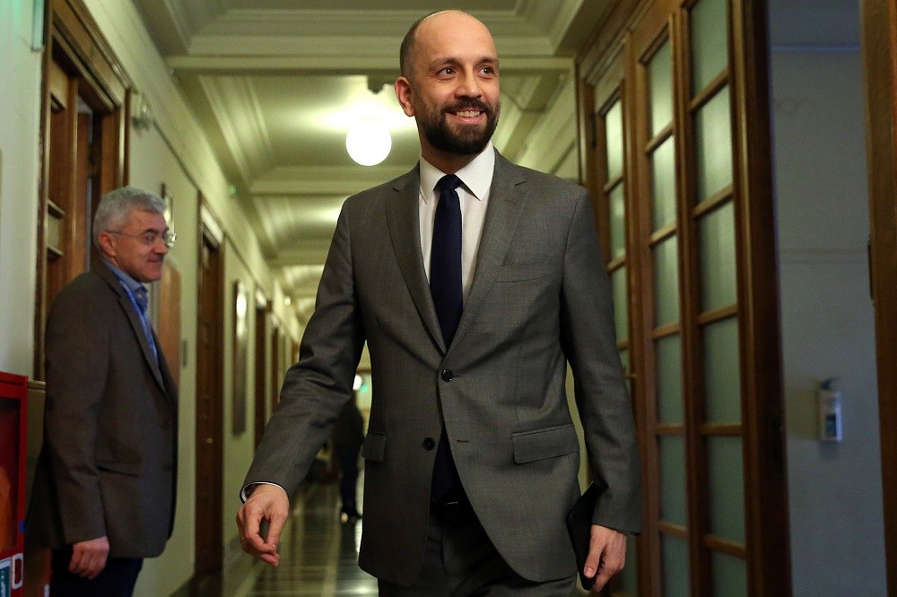 Μπάρκας μαινόμενος κατά ηγεσίας