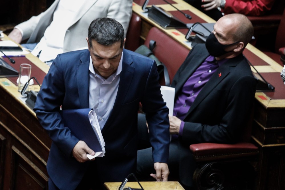 Εμφανίστηκαν ρωγμές και&#8230; ορέξεις στην αριστερή πολυκατοικία