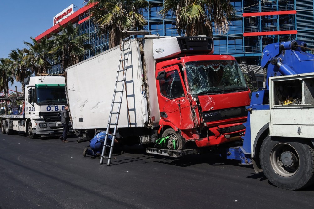 Αποκατάσταση κυκλοφορίας στην Καραολή Δημητρίου στο Φάληρο