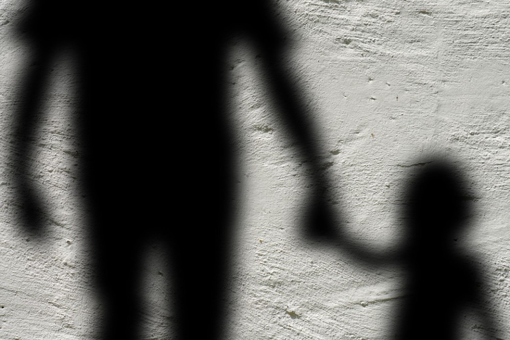 Παιδιά &#038; σεξουαλική κακοποίηση στην Ελλάδα: Τι ισχύει, τι αλλάζει
